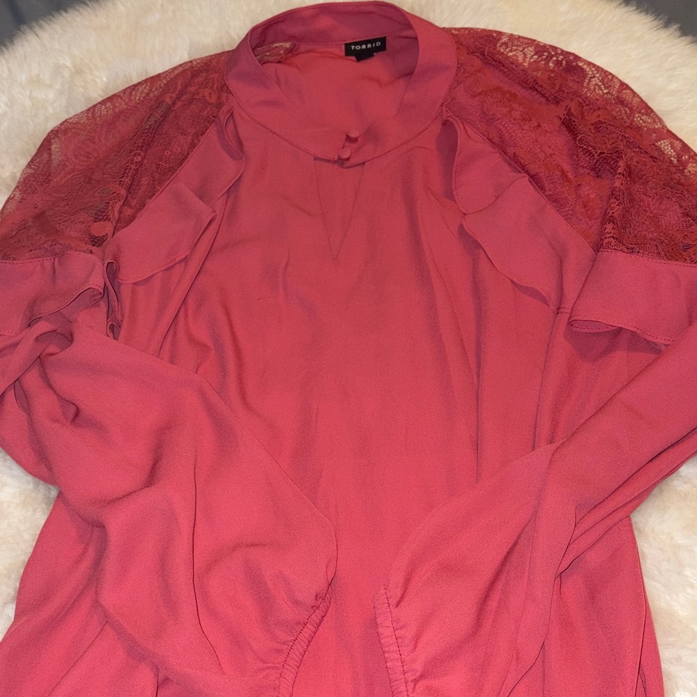 Torrid Holly Berry Crochet Detail Blouse size 2 womens
